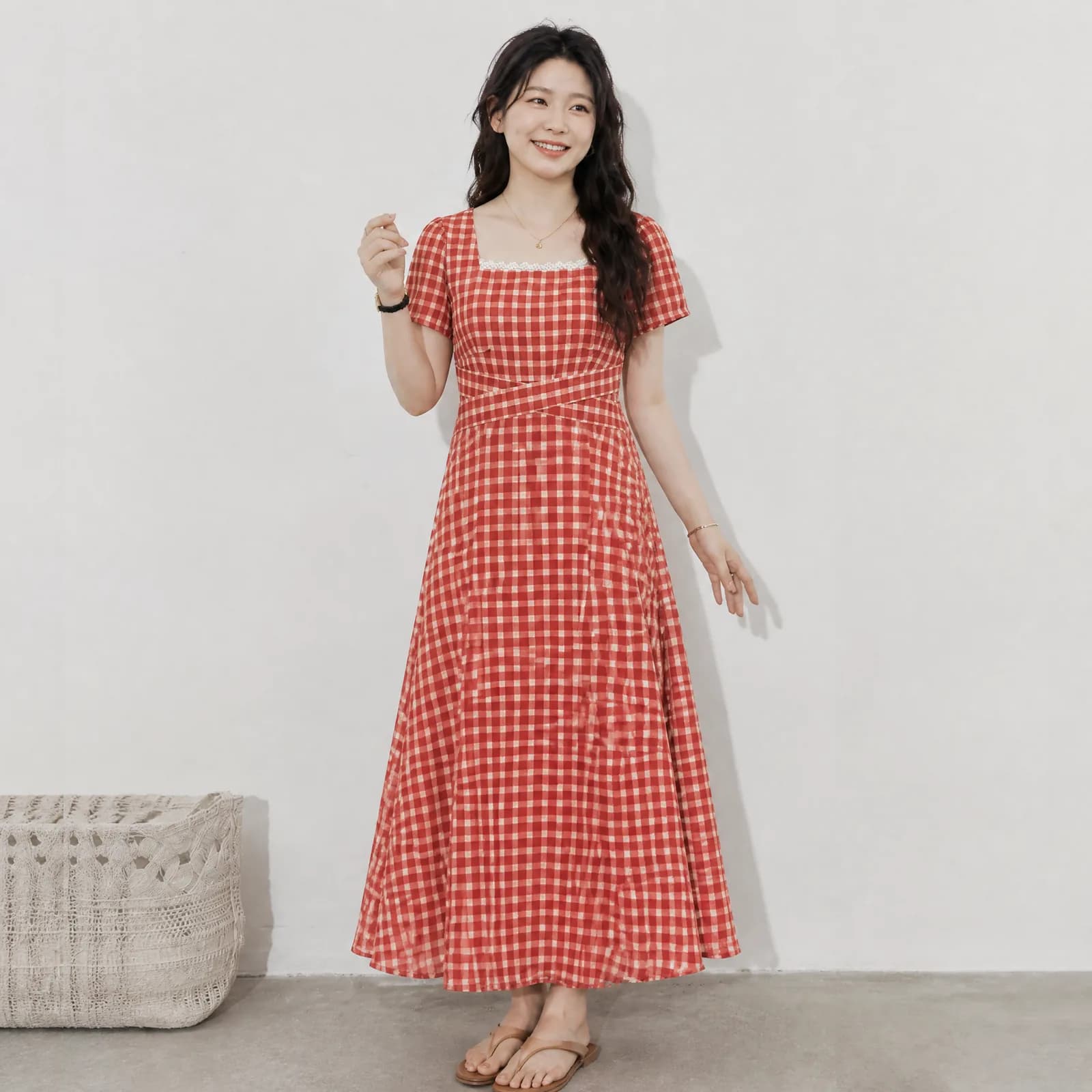 AI 服装模特图示例:亚洲模特穿红白格纹连衣裙